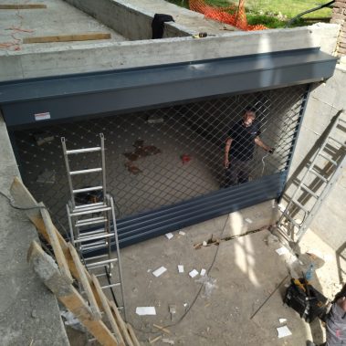 Montaža rolo rešetki na poslovnim prostorima Barajevo